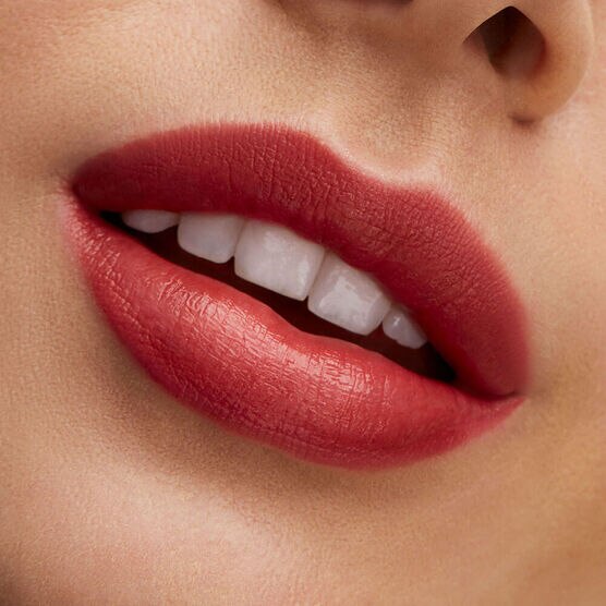 MAC        LUSTRE        LIPS BUSIN